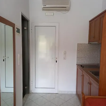 Asterias Apartment *